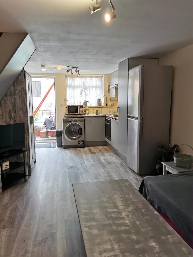 Palaz 1 - 2 Bedroom Garden Flat Edmonton Luaran gambar