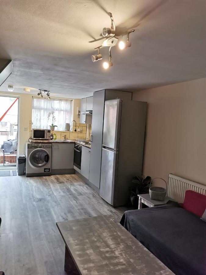 Palaz 1 - 2 Bedroom Garden Flat Edmonton Luaran gambar